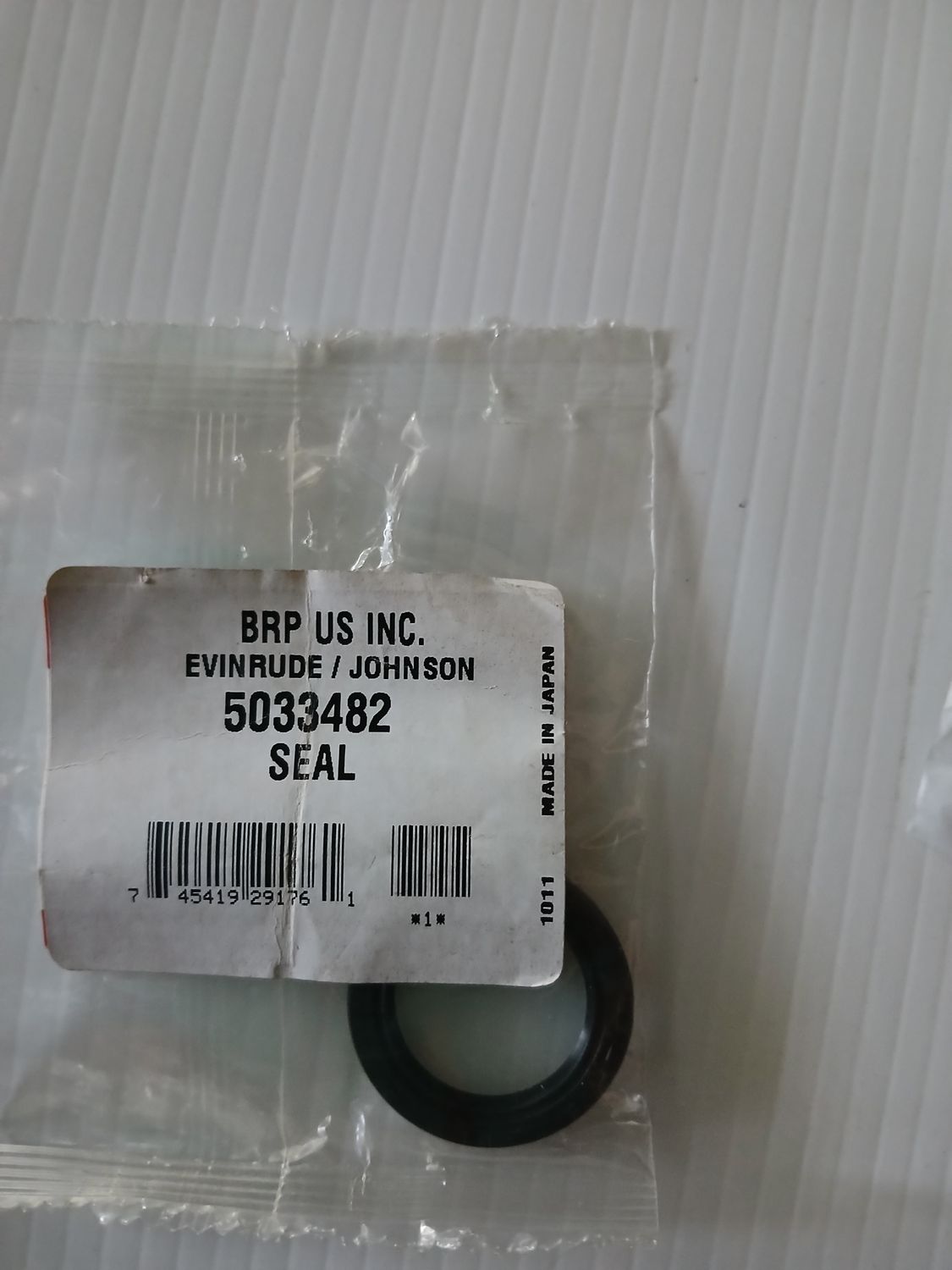Oil seal  5033482