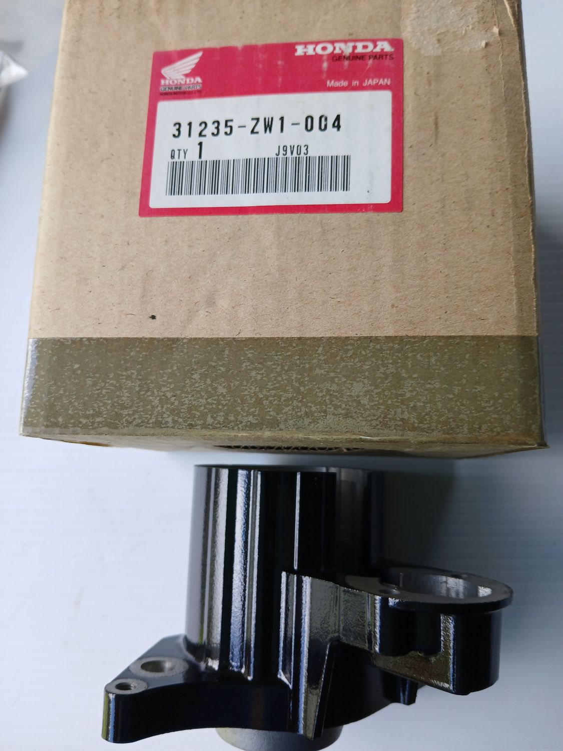 Bracket,  Starter Motor  31235-ZW1-004