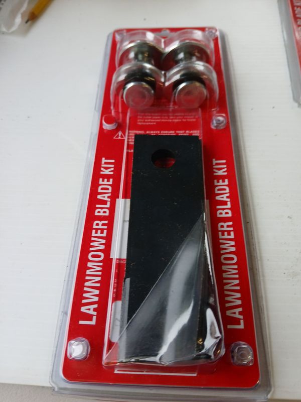 Lawnmower Blade Kit  06720-VK0-600