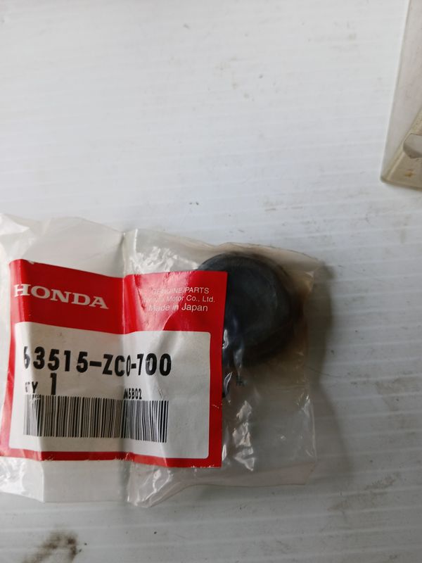 Cap, L, Side Cover  63515-ZC0-700