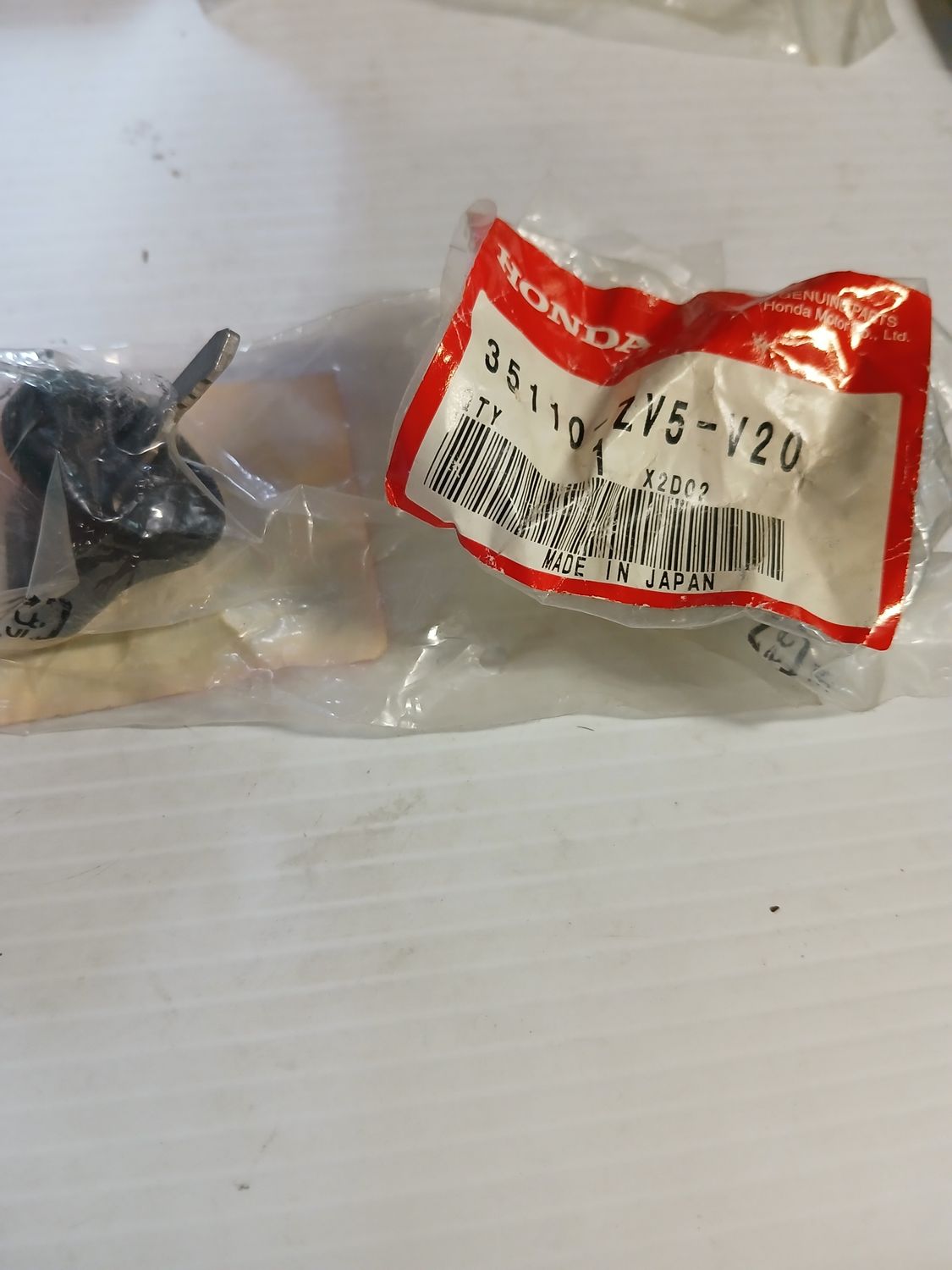 Key  35110-ZV5-V20