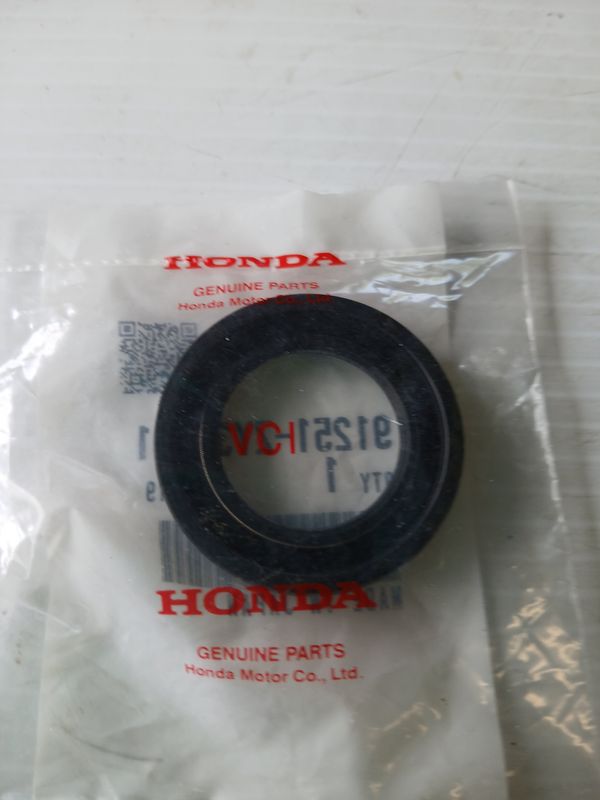 Oil Seal  91251-ZY3-C01