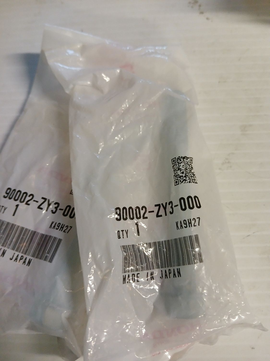 Bolt, Flange 10 x 90, Pack of 2, 90002-ZY3-00]