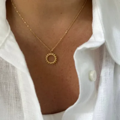 ketting zon - goudkleurig &amp; stralend in eenvoud