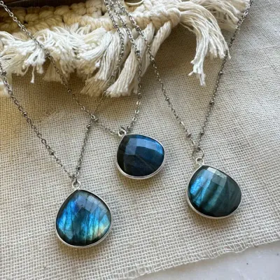 Ketting met edelstenen