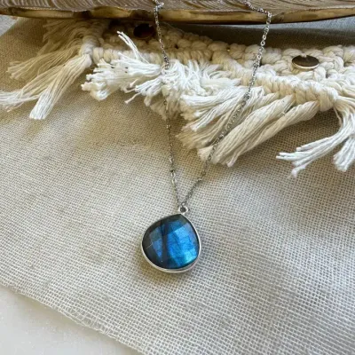 Ketting met LABRADORIET - zilverkleurig &amp; beschermend