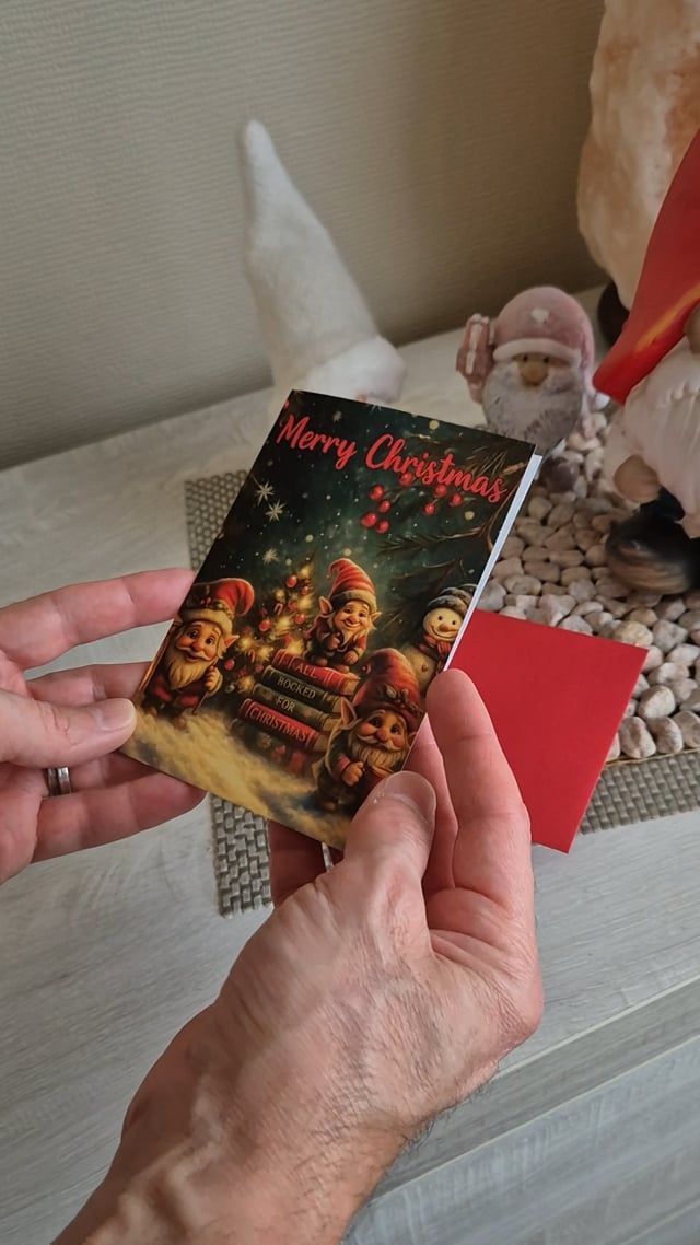 Wenskerstkaart Hot Trolls and Hot Cocoa – Gezellige winteravond met warme chocomelk