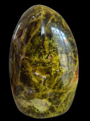 Groene opaal vrijvorm uit Madagascar Groene opaal vrijvorm uit Madagascar