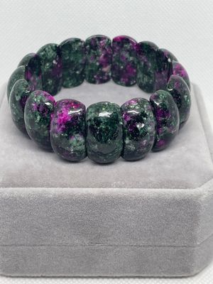 Robijn in zoisiet armband – brede natuurlijke edelsteenkralen