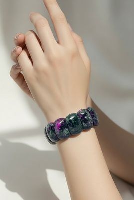 Robijn in zoisiet armband – brede natuurlijke edelsteenkralen