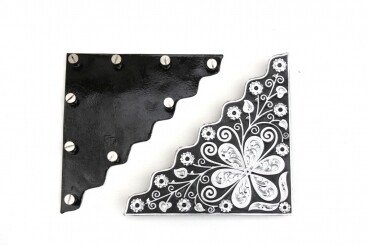 Engraved silver corners for showblankets