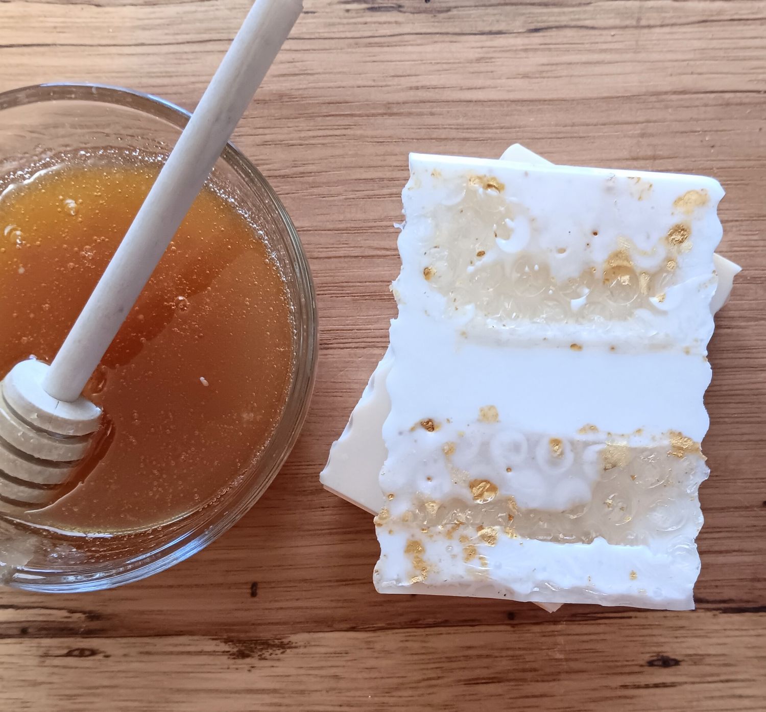 HONEY HIVE / chamomile, vanilla, jasmine, raw honey