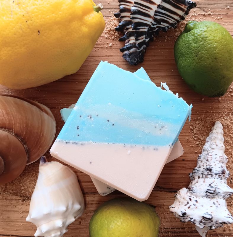 BEACH DAY / lime, sandalwood, lemongrass