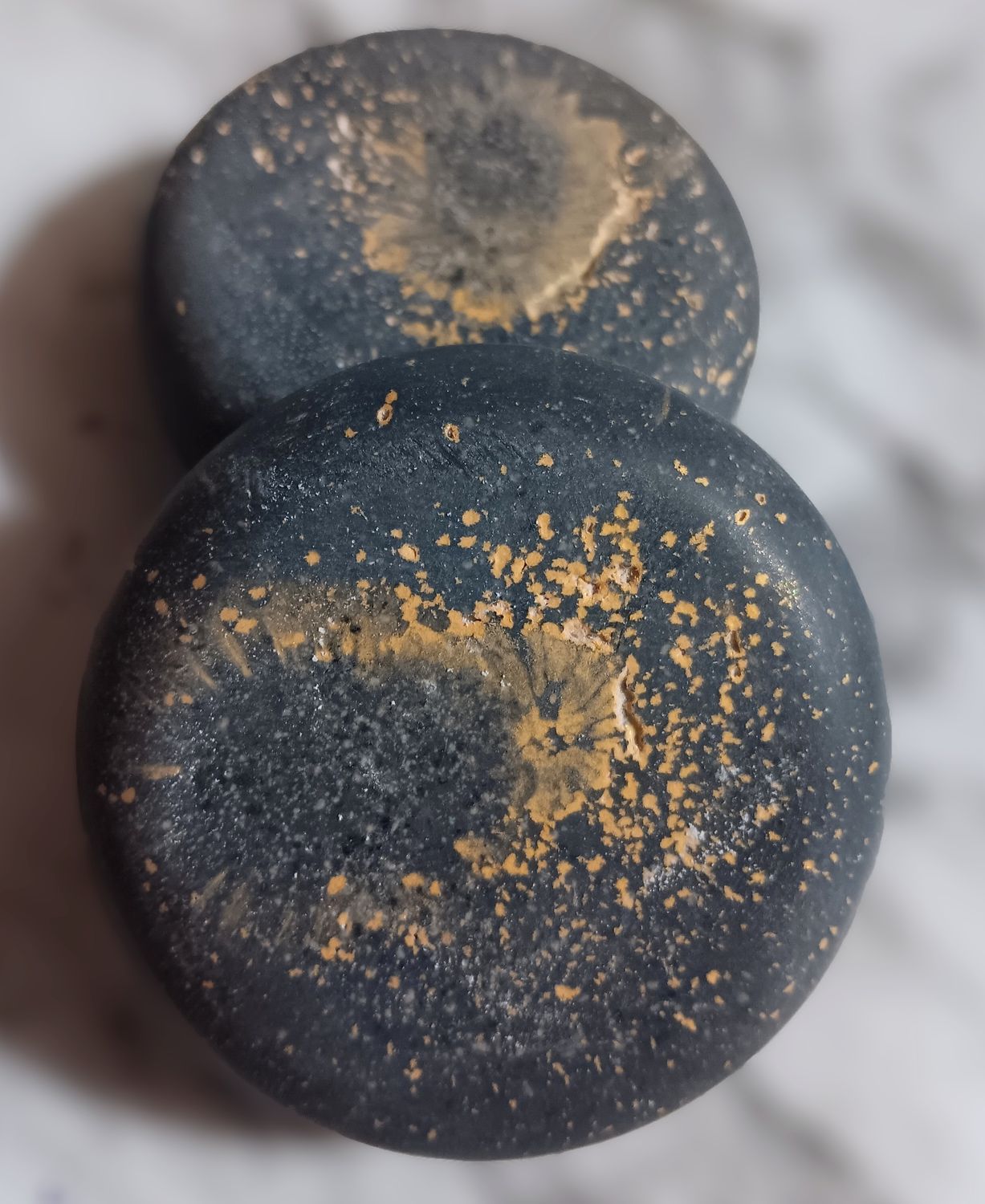 CHARCOAL PUCKS / tea tree, peppermint, lemon