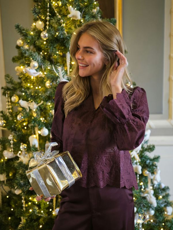 Neo Noir Amara Big Embroidery Rood 163032