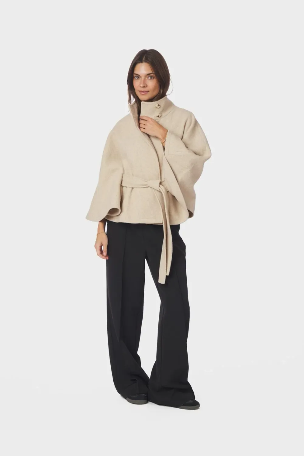 Neo Noir Zanna Cape Beige