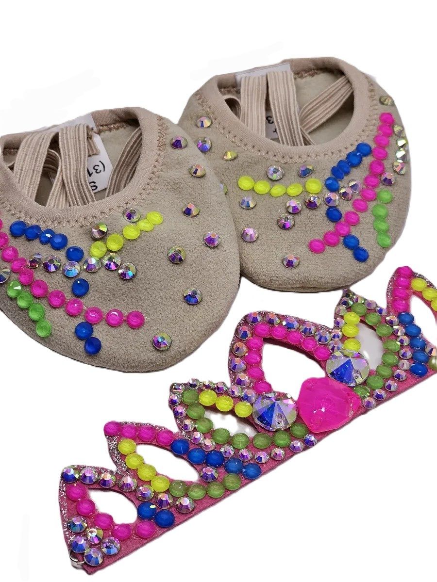 RG Set of Half Shoes &amp; Tiara Crystals (MULTICOLOR)