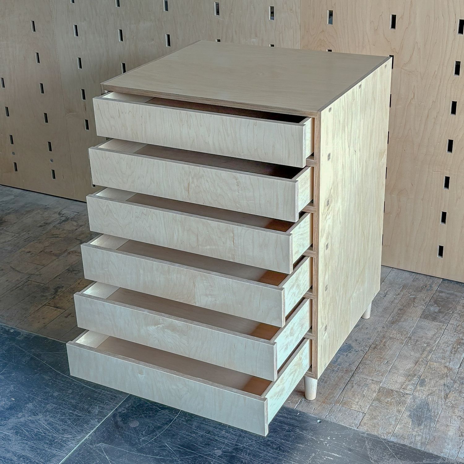 Six drawer chest