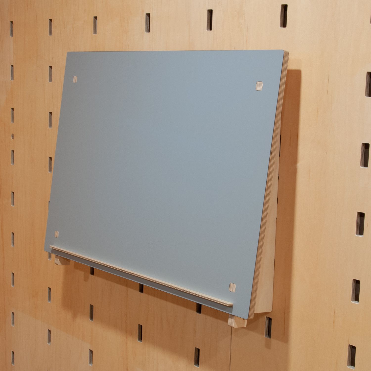 Easel