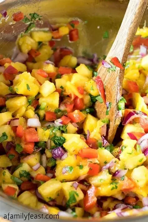Fresh Pineapple Mango Salsa 16oz bowl