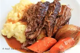 Dinner Tray-Pot Roast, Veggies, Mashed Potatoes, Gravy