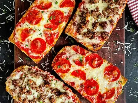 Dinner Tray-French Bread Pepperoni &amp; Sausage Pizza with Pasta Salad
