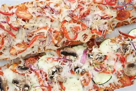Dinner Tray-French Bread Veggie Pizza with pasta Salad (V)