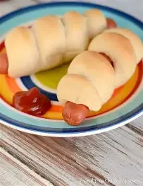 Dinner Tray-Pigs in a Blanket with Mac and cheese
