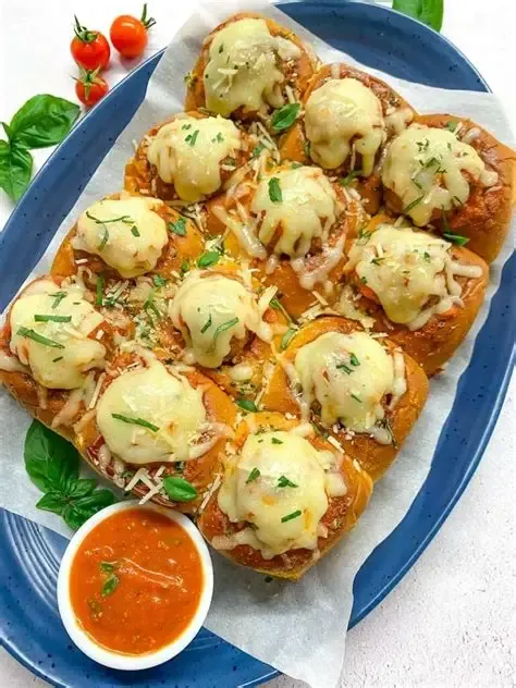 Dinner Tray-Meatball Sliders with Alfredo Noodles