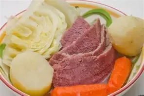 Dinner Tray-Ham, Potatoes, Carrots, Cabbage