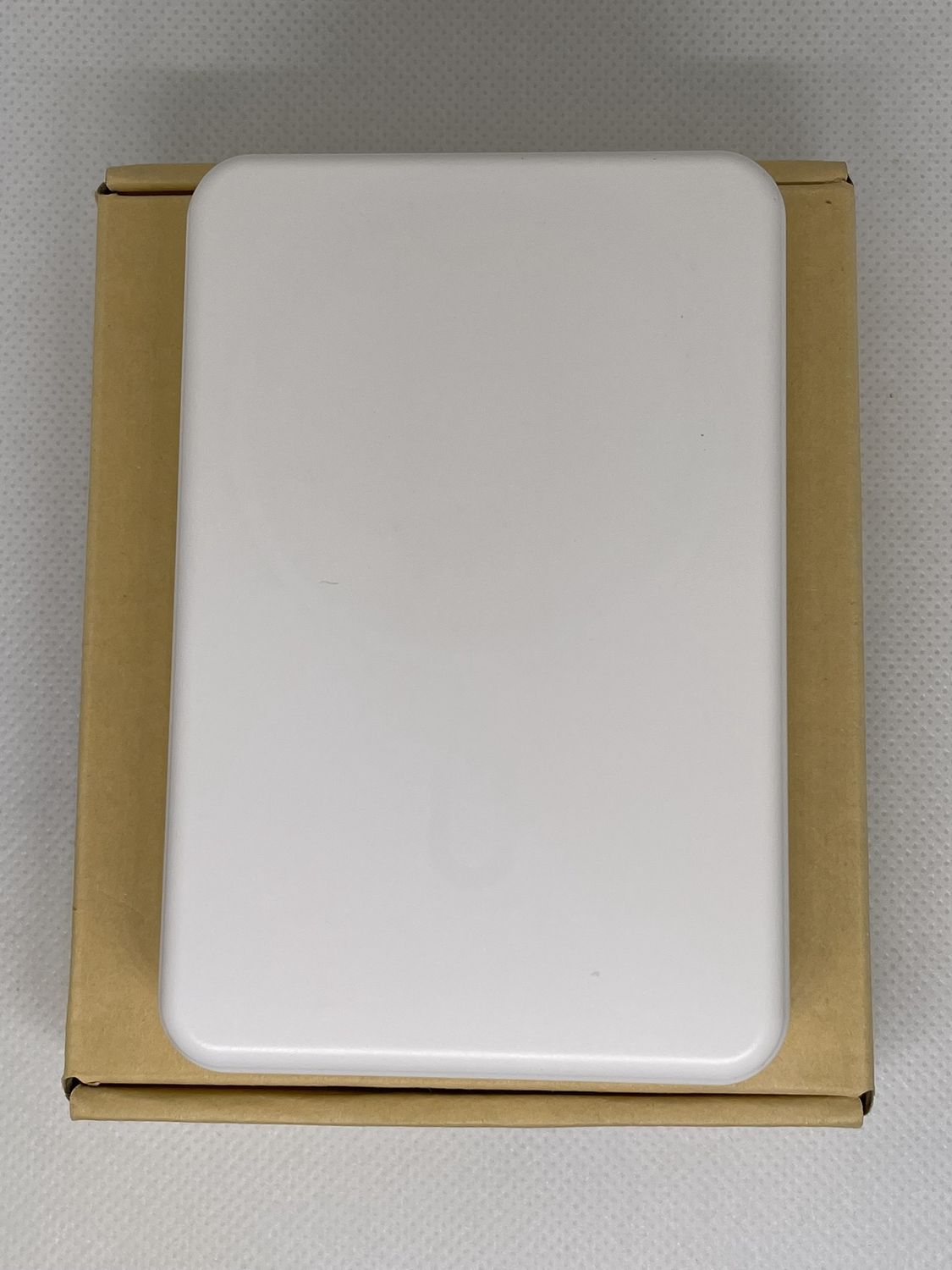 white wireless magsafe charger