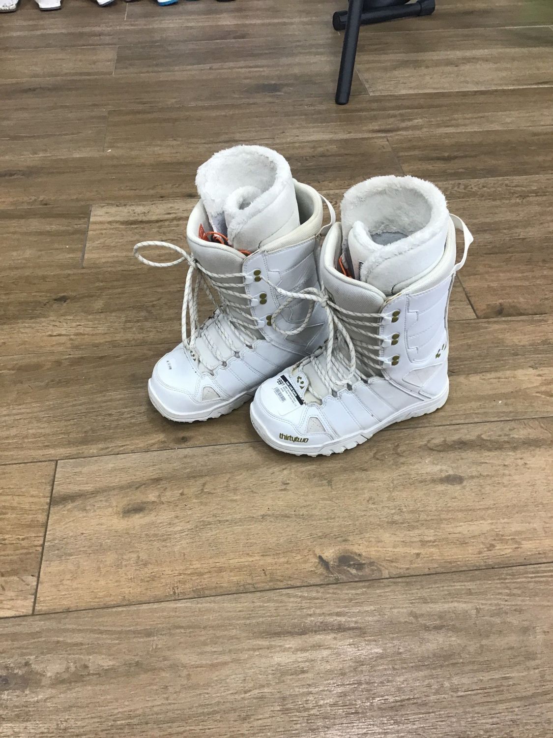 Used snowboard boot thirtytwoo ws exit size 7.5 white