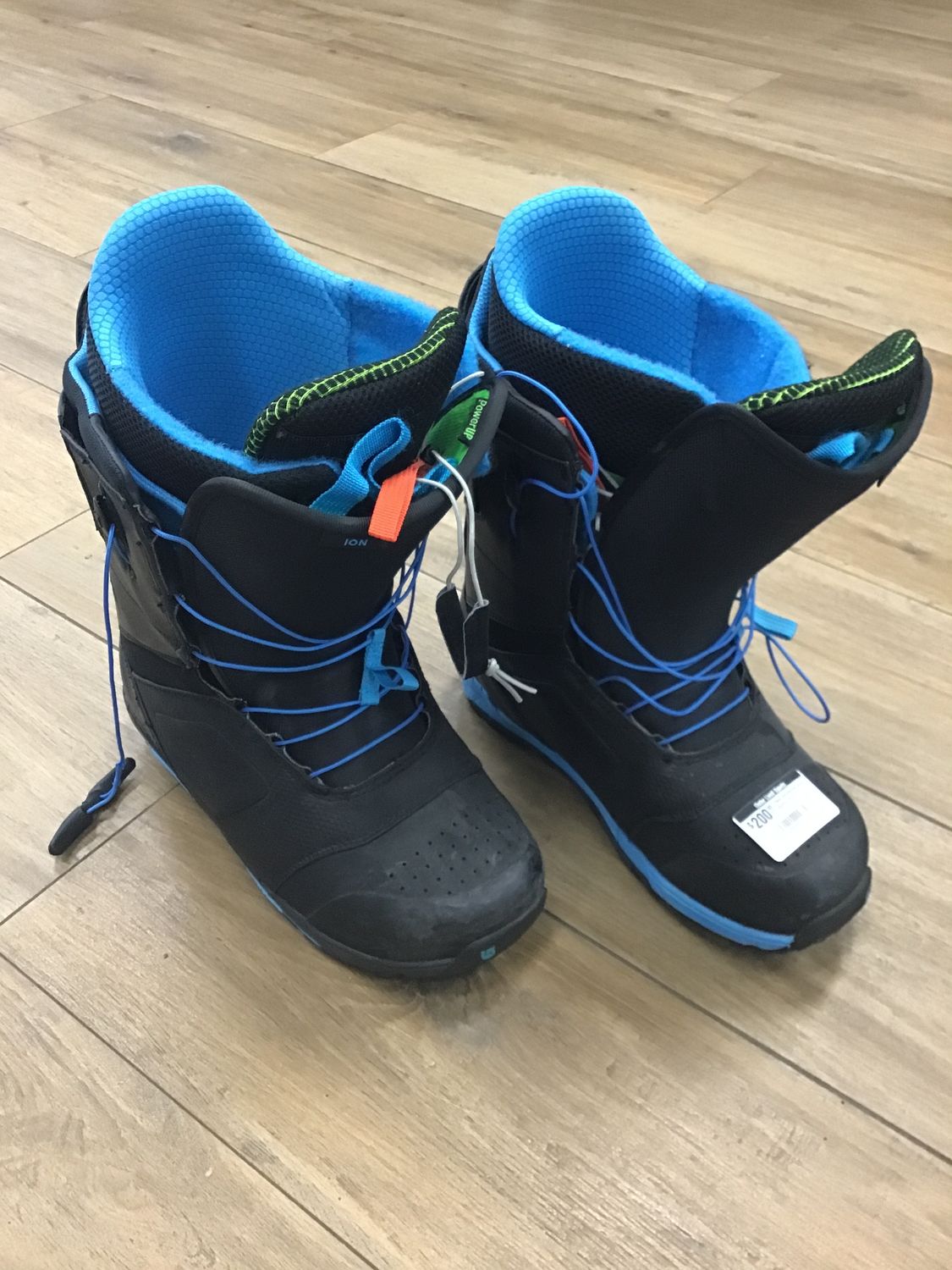 Used snowboard boots burton ion 10.5