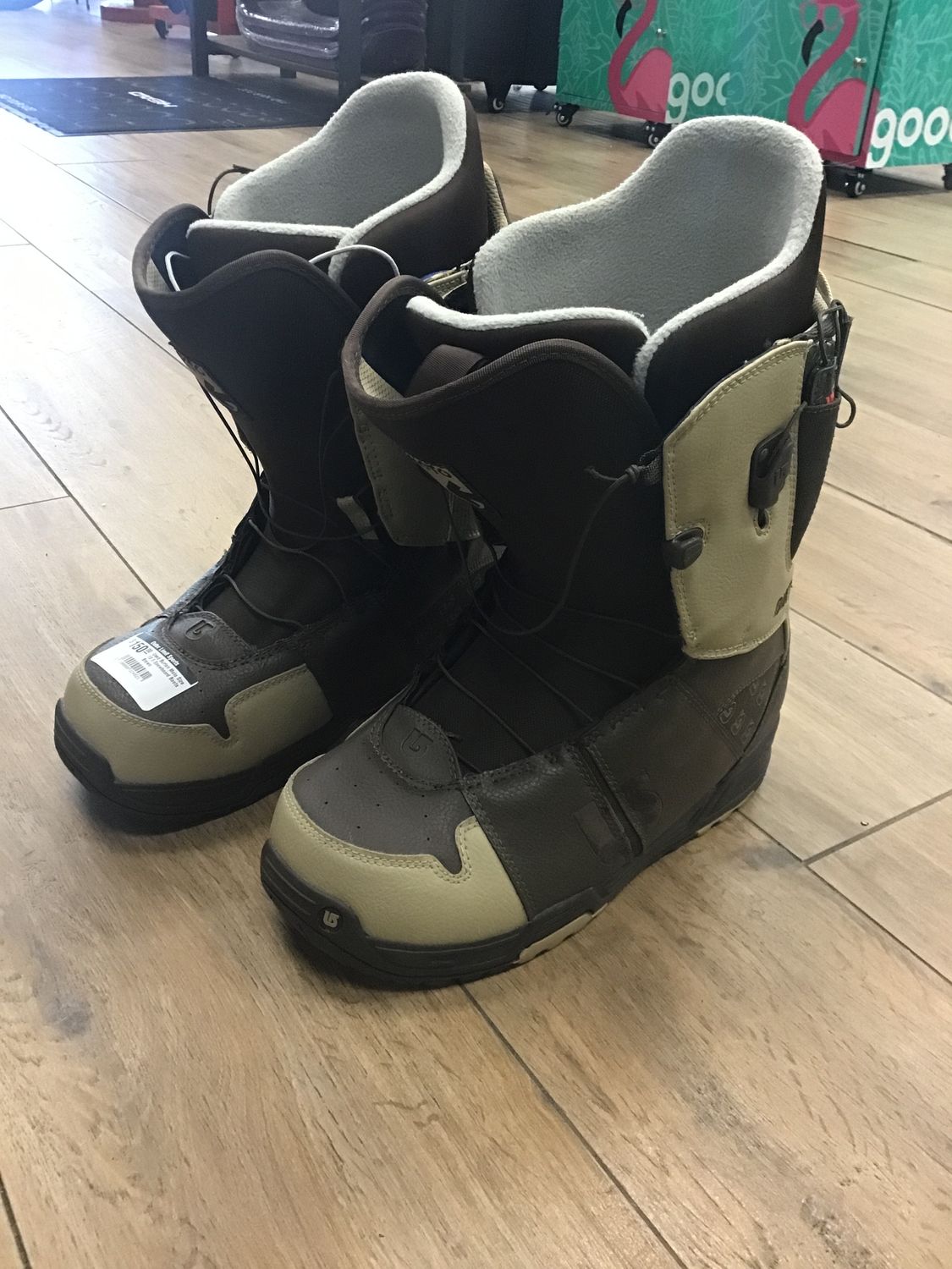 Used Burton Moto Size 10.5 Snowboard Boots Brown