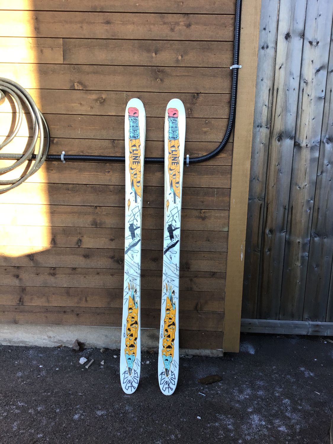 Used ski Line 145cm pencil twin tip