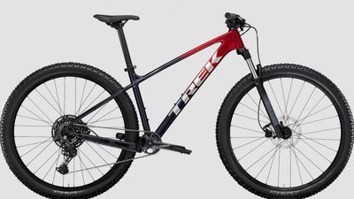 Trek Marlin 6 S 27.5 Rage Red to Deep Dark Blue Fade
