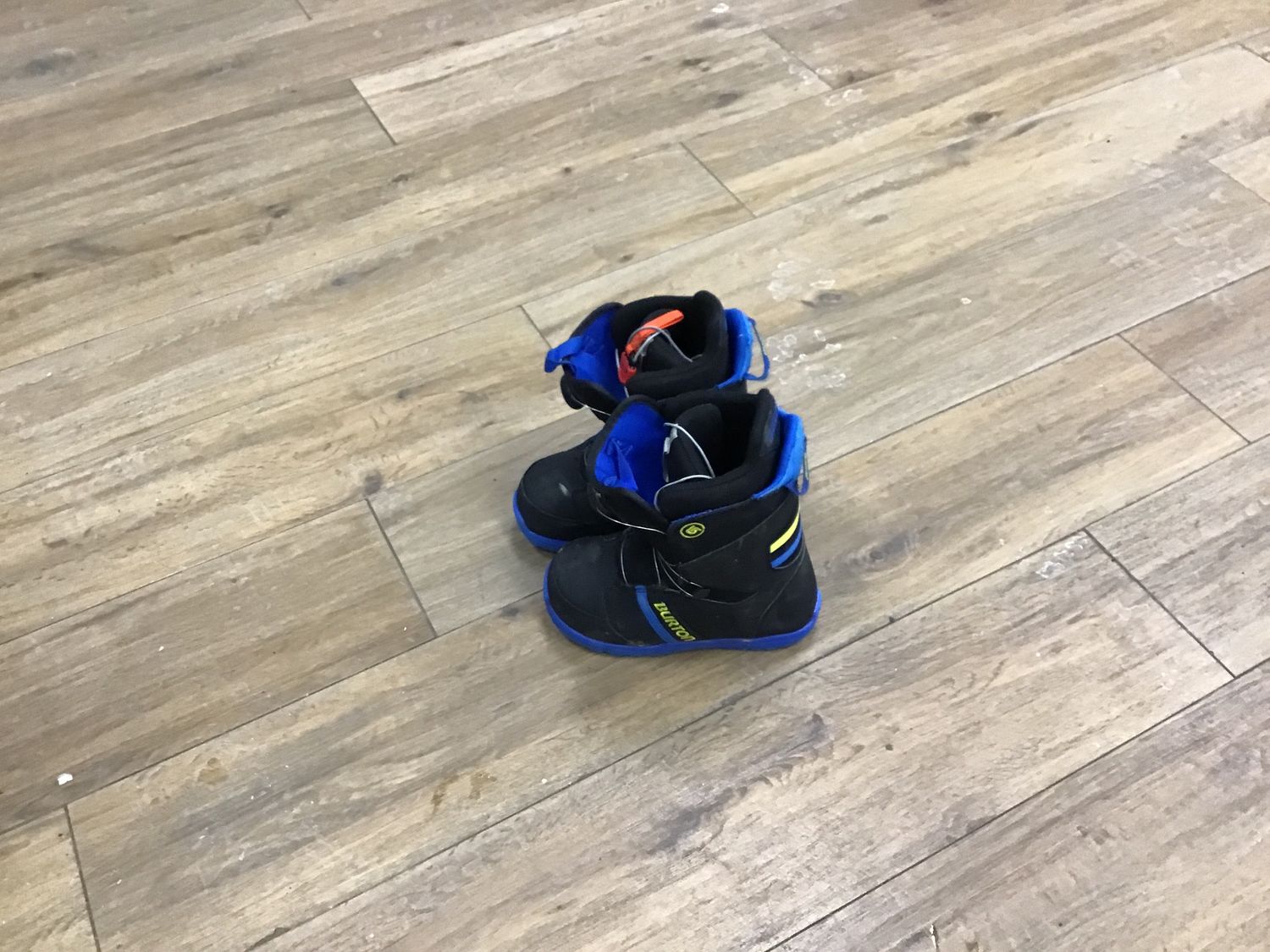 Used Burton Snowboard boots size 5