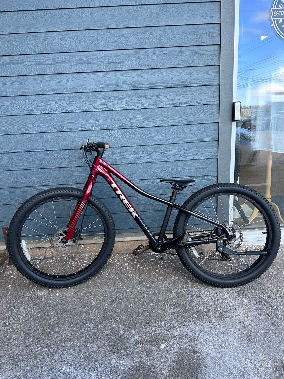 Used Trek Roscoe kids 24 red/black