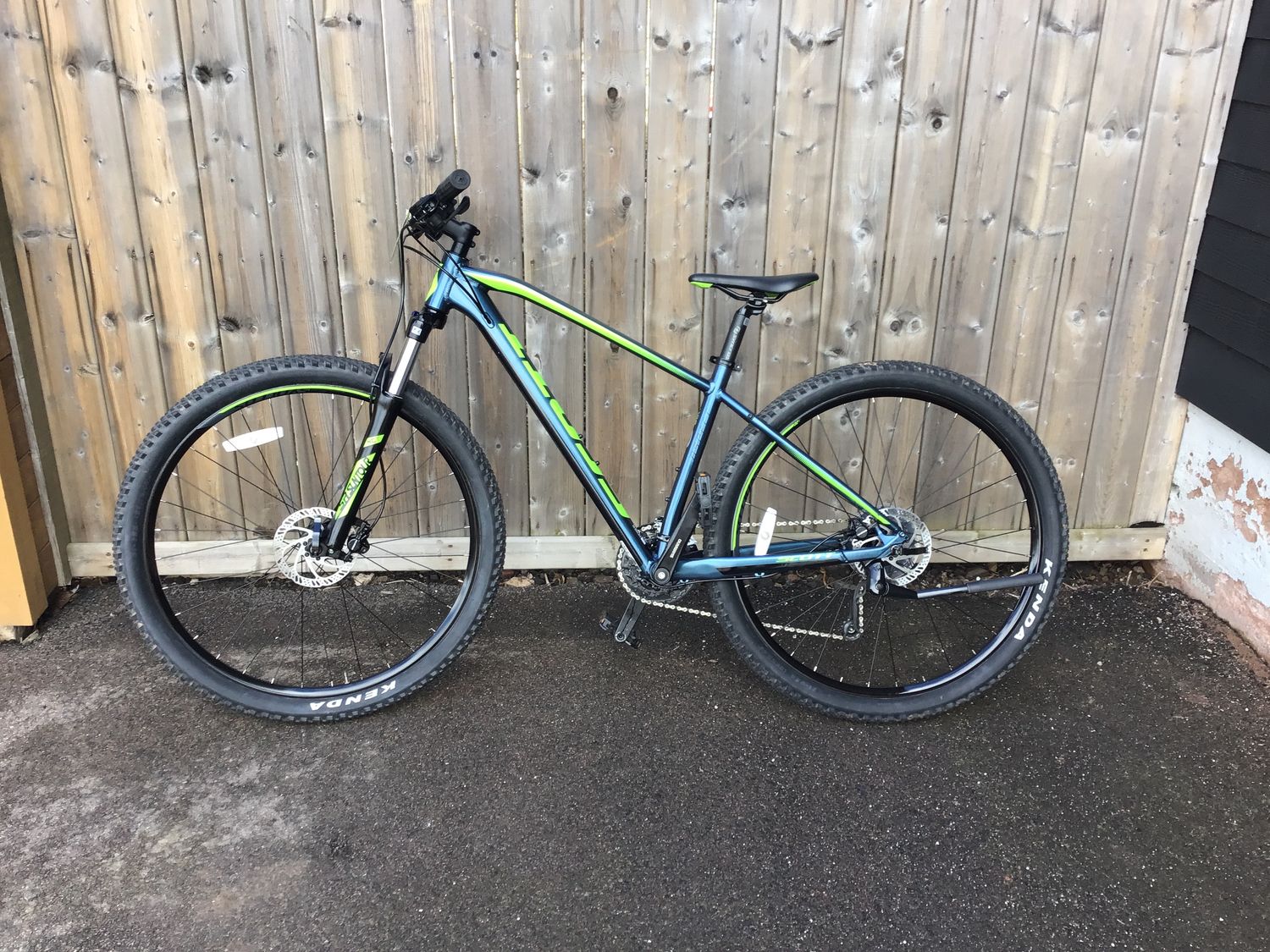 Used Aspect 950 blue/green medium size