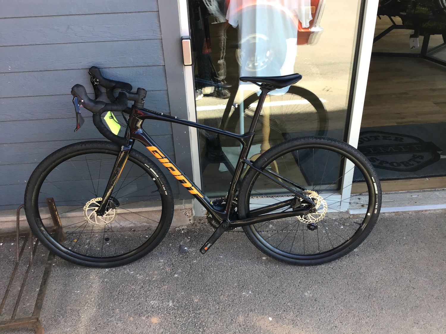 Used Giant Revolt Advanced 3 Medium Black