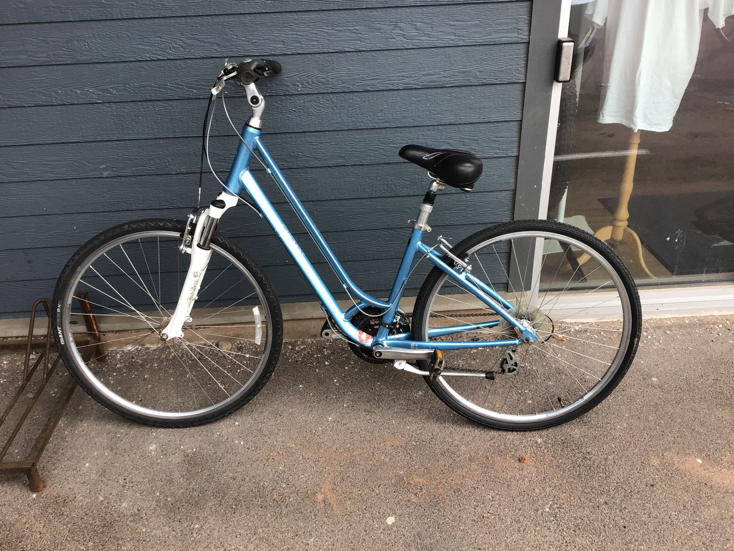 Used Giant Cypress Low Step Hybrid Light Blue Small