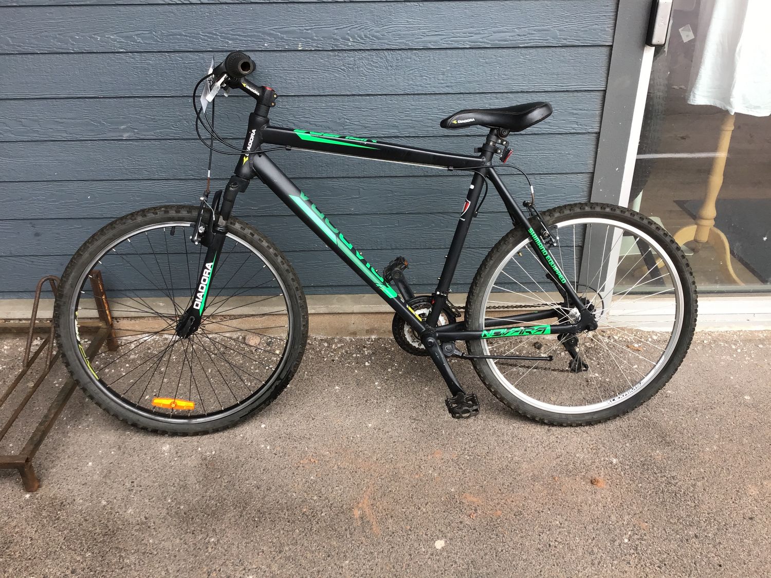 Used Diadora Novara  Large Mtn Bike Black Green