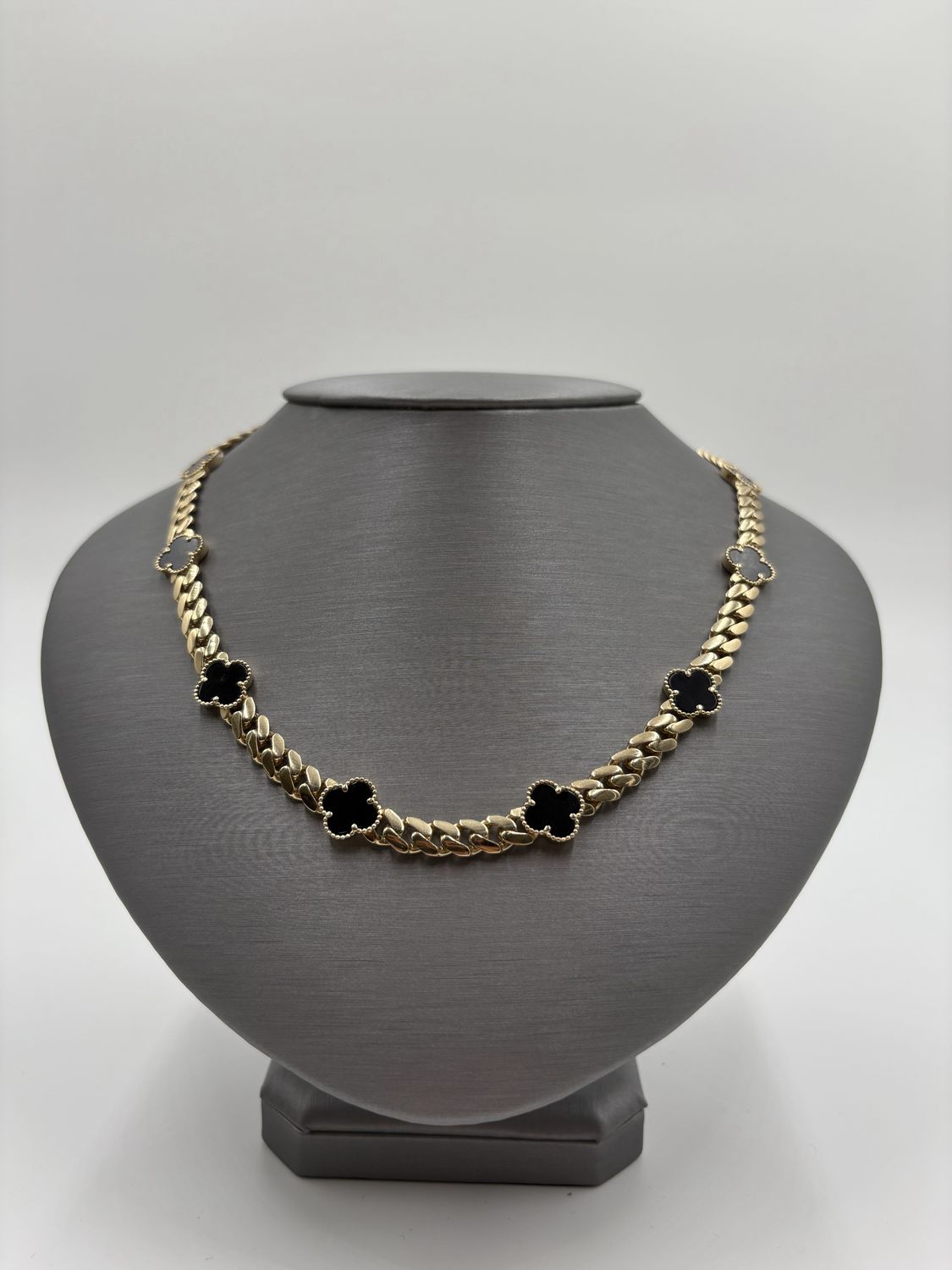 Gargantilla de flores 14k