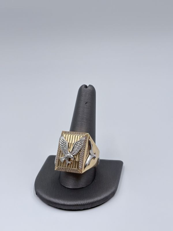 Anillo de hombre con detalles en Oro blanco 14k