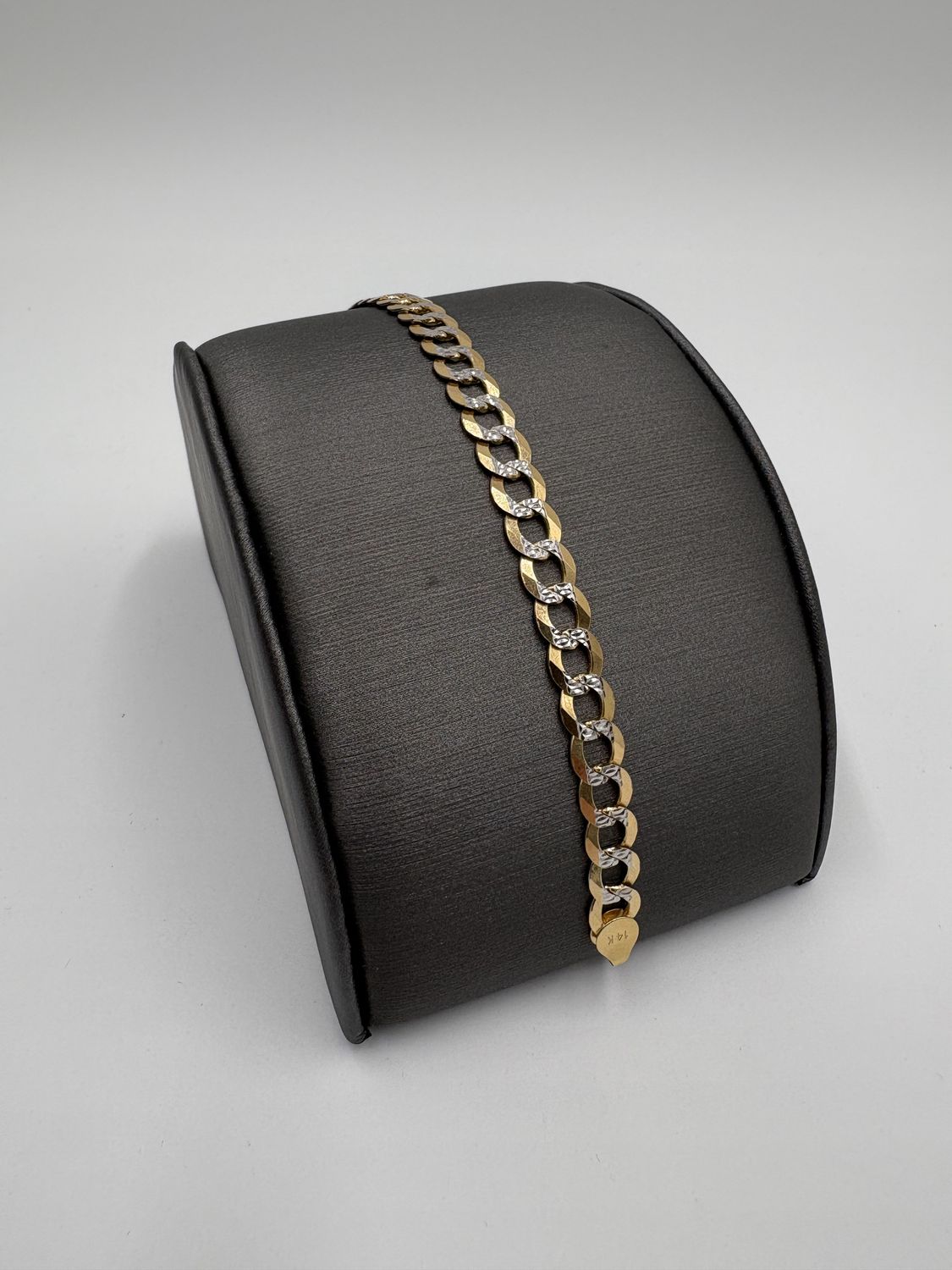 Pulsera martillada con oro blanco 14k