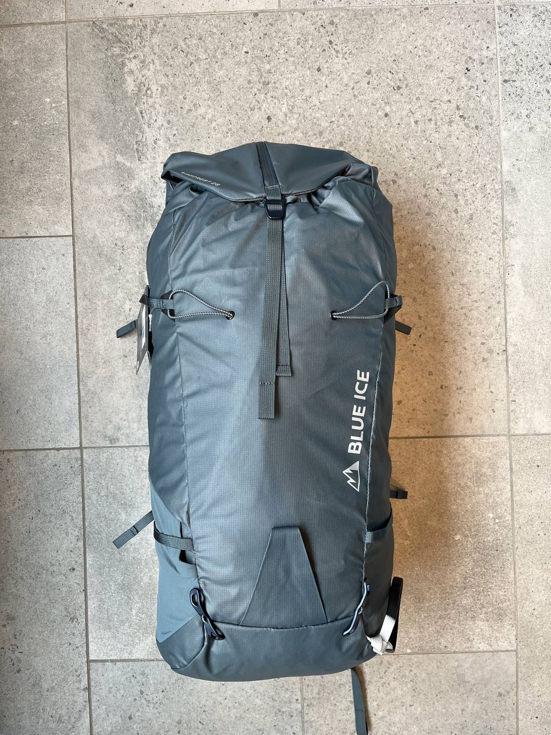 Blue Ice - Firecrest 28 L - Dark Slate - Backpack