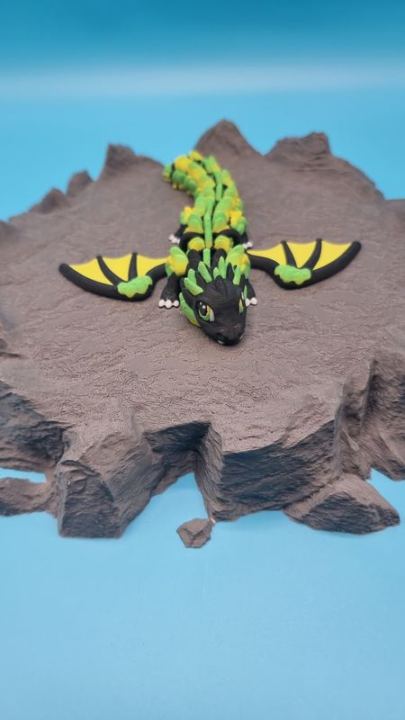 🐉 Nachtflammen Drache – Kleiner Wächter mit leuchtender Aura