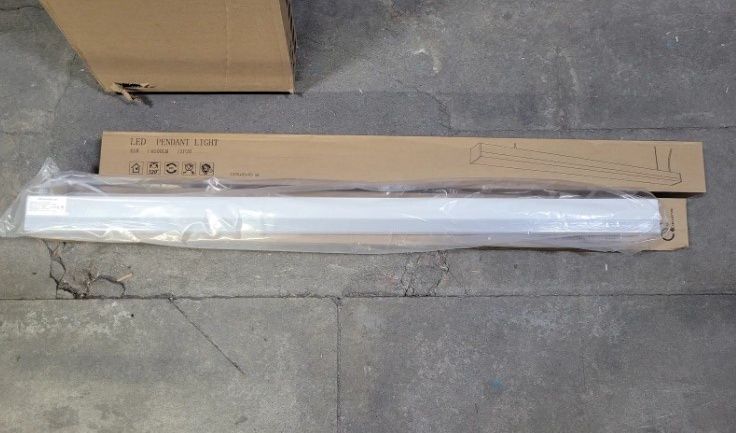 8 LINEAR LIGHT CW 120W 120/347V PVC