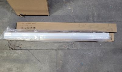 8 LINEAR LIGHT CW 120W 120/347V PVC
