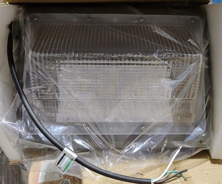 WALL PACK 100W CW 110-347V